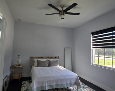 196 Sw Paar Drive - Photo Thumbnail 6