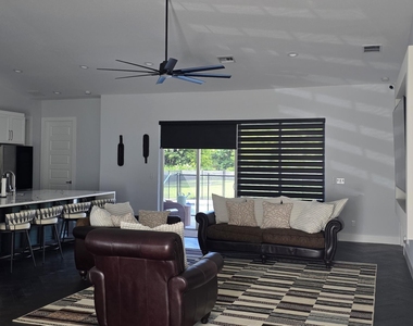 196 Sw Paar Drive - Photo Thumbnail 21
