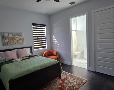 196 Sw Paar Drive - Photo Thumbnail 13