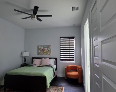 196 Sw Paar Drive - Photo Thumbnail 29