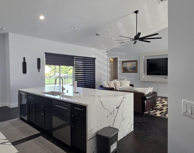 196 Sw Paar Drive - Photo Thumbnail 32