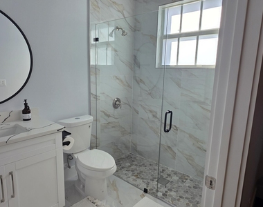 196 Sw Paar Drive - Photo Thumbnail 11