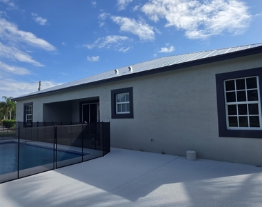 196 Sw Paar Drive - Photo Thumbnail 18