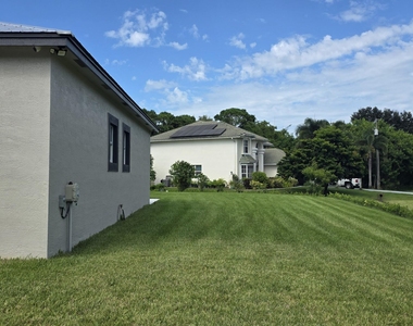 196 Sw Paar Drive - Photo Thumbnail 2