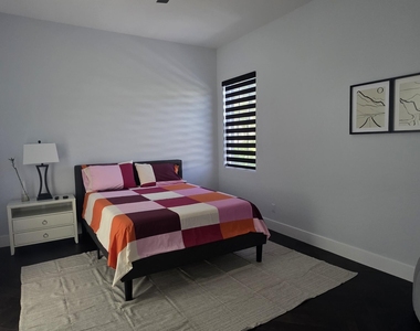 196 Sw Paar Drive - Photo Thumbnail 10