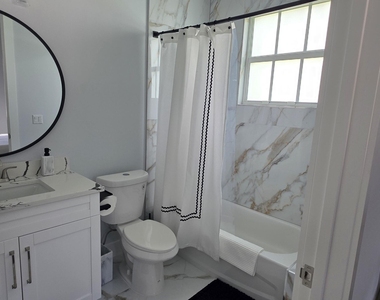 196 Sw Paar Drive - Photo Thumbnail 8