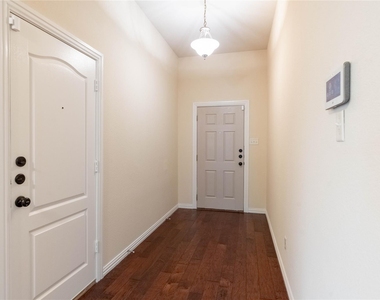 2105 Sumac Drive - Photo Thumbnail 3