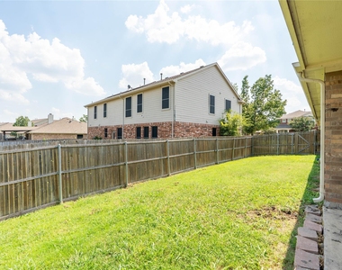 2105 Sumac Drive - Photo Thumbnail 31