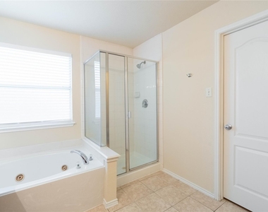 2105 Sumac Drive - Photo Thumbnail 26