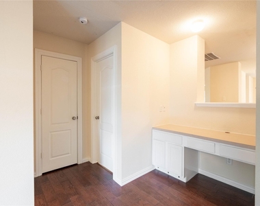 2105 Sumac Drive - Photo Thumbnail 10