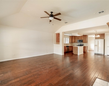 2105 Sumac Drive - Photo Thumbnail 20