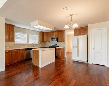 2105 Sumac Drive - Photo Thumbnail 17