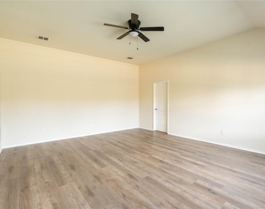 2105 Sumac Drive - Photo Thumbnail 23