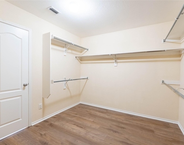 2105 Sumac Drive - Photo Thumbnail 28