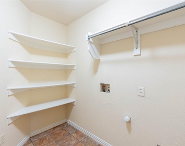 2105 Sumac Drive - Photo Thumbnail 22