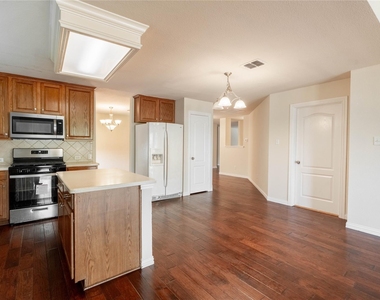 2105 Sumac Drive - Photo Thumbnail 18
