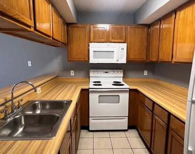 6108 Abrams Road - Photo Thumbnail 11