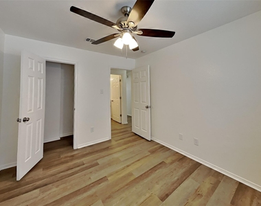 4406 Fox Meadows Lane - Photo Thumbnail 10