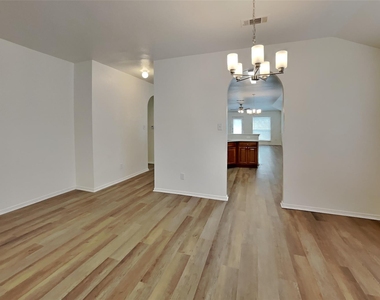 4406 Fox Meadows Lane - Photo Thumbnail 2