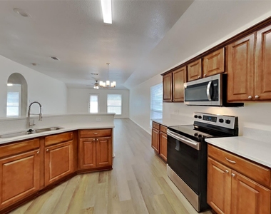 4406 Fox Meadows Lane - Photo Thumbnail 3