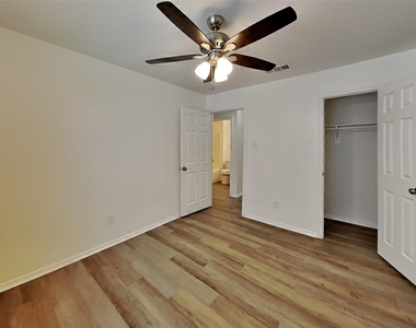 4406 Fox Meadows Lane - Photo Thumbnail 12