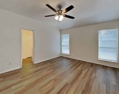 4406 Fox Meadows Lane - Photo Thumbnail 7