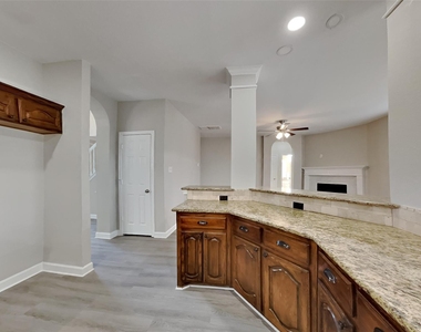 1621 Churchill Lane - Photo Thumbnail 5