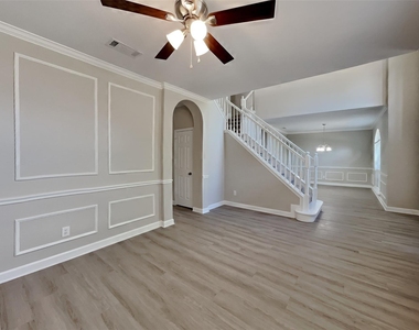 1621 Churchill Lane - Photo Thumbnail 3