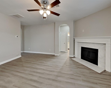 1621 Churchill Lane - Photo Thumbnail 2