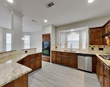 1621 Churchill Lane - Photo Thumbnail 4