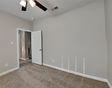 1621 Churchill Lane - Photo Thumbnail 12