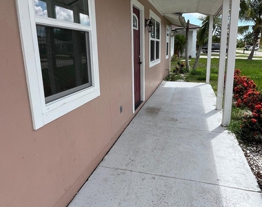 955 Sw Gwendolen Terrace - Photo Thumbnail 1