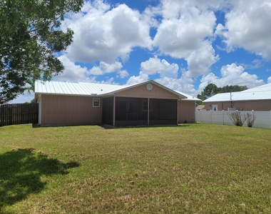 955 Sw Gwendolen Terrace - Photo Thumbnail 5