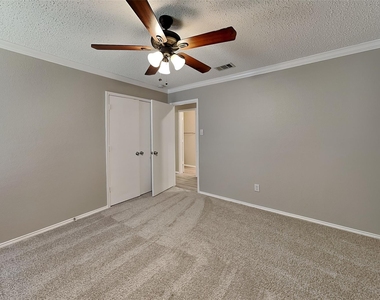 5313 Emmeryville Lane - Photo Thumbnail 12