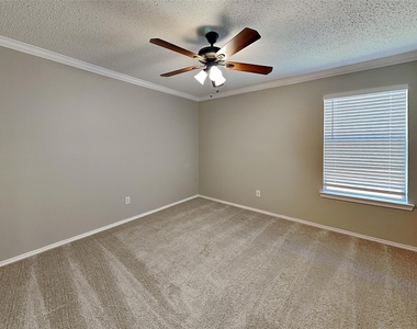 5313 Emmeryville Lane - Photo Thumbnail 13