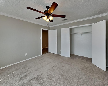 5313 Emmeryville Lane - Photo Thumbnail 11