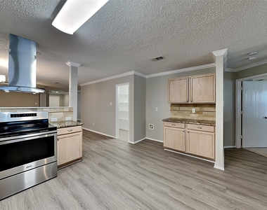 5313 Emmeryville Lane - Photo Thumbnail 6