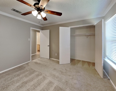 5313 Emmeryville Lane - Photo Thumbnail 14