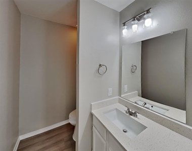 7512 Lake Arrowhead Drive - Photo Thumbnail 11
