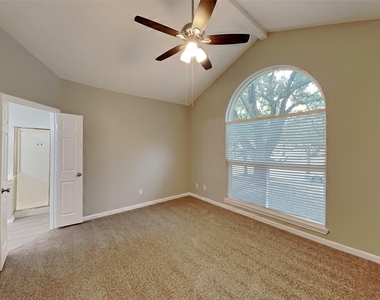7512 Lake Arrowhead Drive - Photo Thumbnail 9