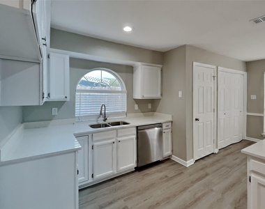 7512 Lake Arrowhead Drive - Photo Thumbnail 4