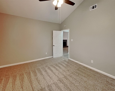 7512 Lake Arrowhead Drive - Photo Thumbnail 10