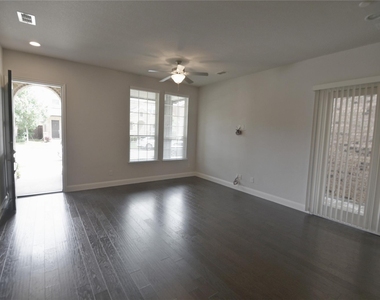 607 Ansley Way - Photo Thumbnail 3