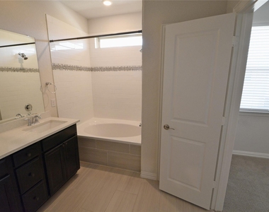 607 Ansley Way - Photo Thumbnail 11