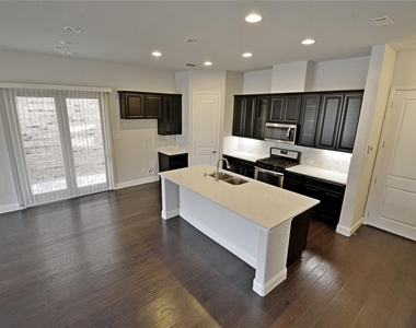 607 Ansley Way - Photo Thumbnail 6