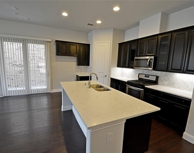 607 Ansley Way - Photo Thumbnail 8