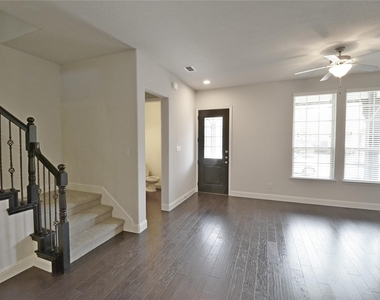 607 Ansley Way - Photo Thumbnail 4