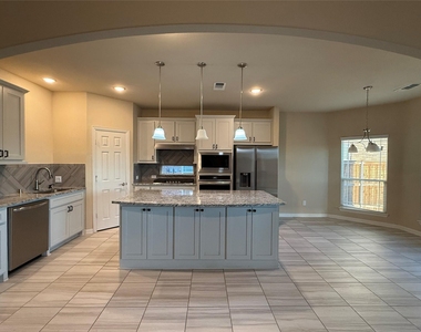 504 Christie Crossing - Photo Thumbnail 15