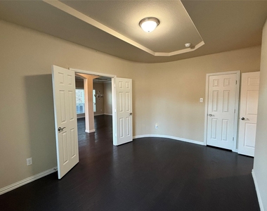 504 Christie Crossing - Photo Thumbnail 10