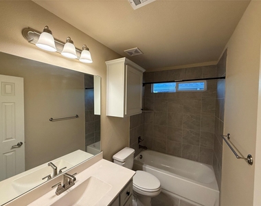 504 Christie Crossing - Photo Thumbnail 27